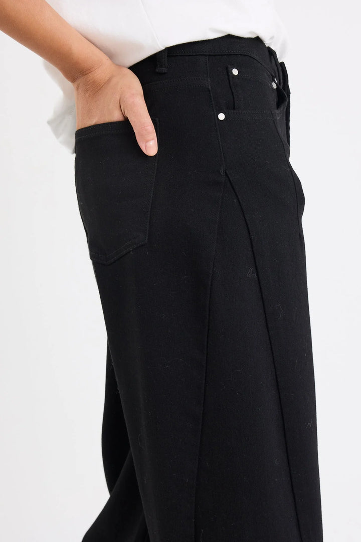 Graduate Jet Black Stretch Barrel Jeans