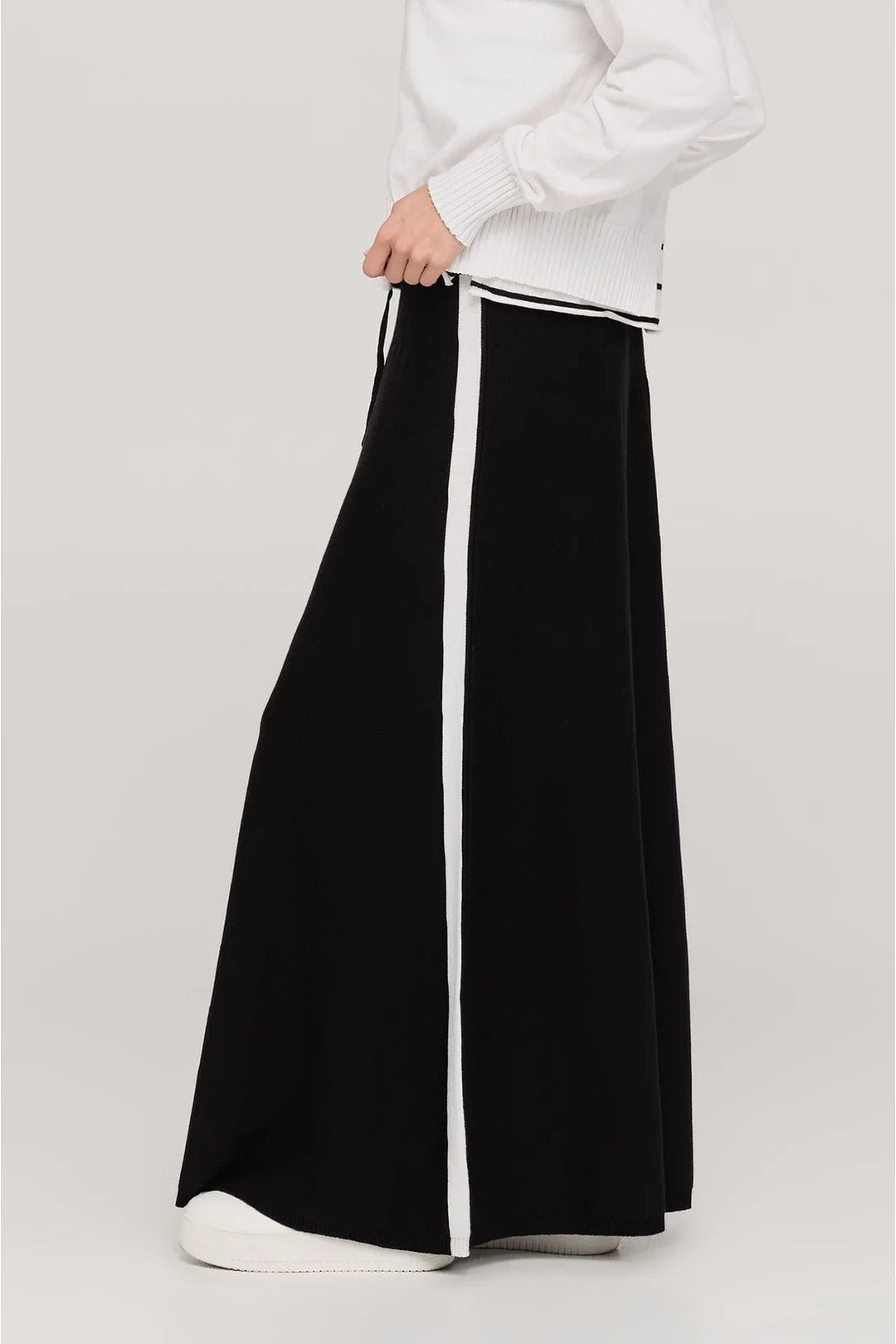 Complacent Skirt - Black/Ivory - Chillis & More NZ