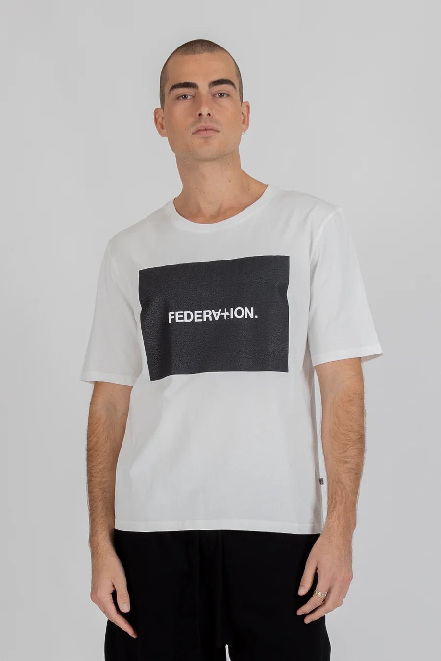 Cruise Tee Badger - White - Chillis & More NZ