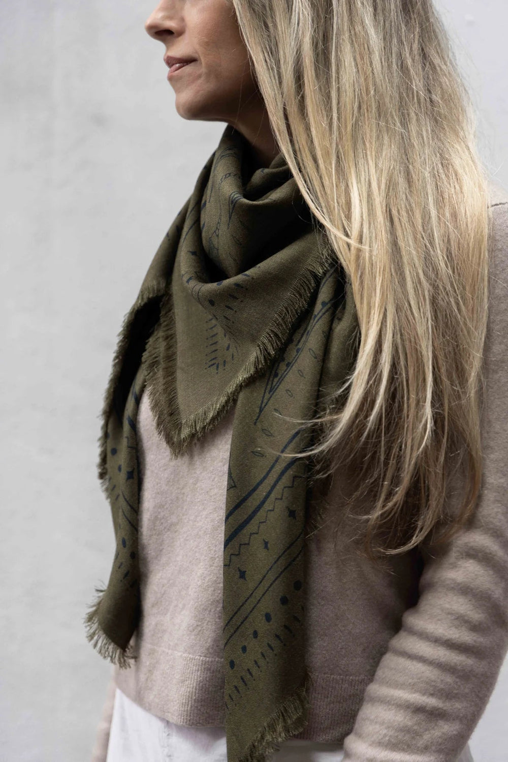 DH x Ellie Compton The Yorke Wool Silk Scarf - Olive Green & Black - Chillis & More NZ