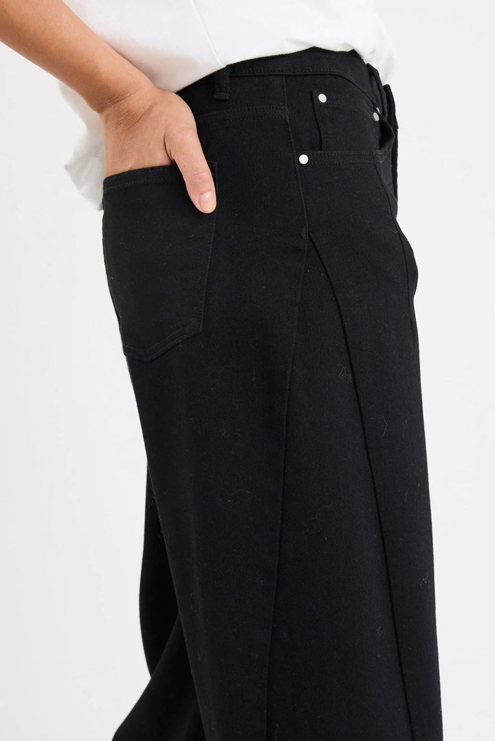 Graduate Jet Black Stretch Barrel Jeans - Chillis & More NZ