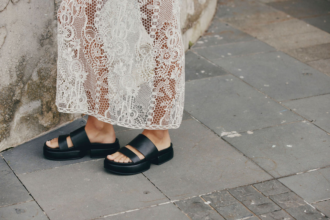 Latitude Slide - Black - Chillis & More NZ