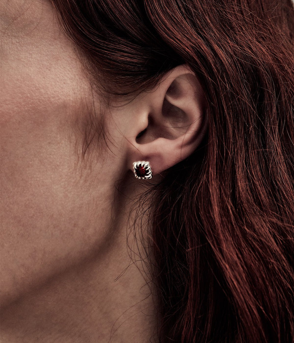 Mini Claw Studs - Garnet - Chillis & More NZ