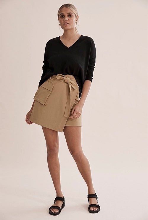 Verified Australian Merino Wool V - Neck Neck - Black - Chillis & More NZ