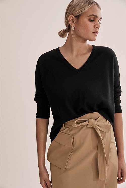 Verified Australian Merino Wool V - Neck Neck - Black - Chillis & More NZ