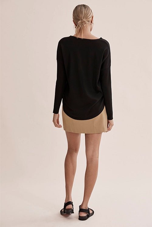 Verified Australian Merino Wool V - Neck Neck - Black - Chillis & More NZ